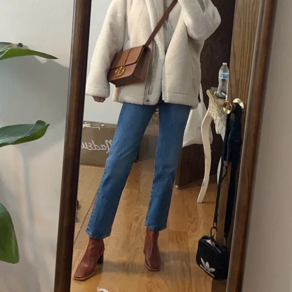 Levi’s Premium Wedgie Straight Leg Jeans - Picture 2 of 10